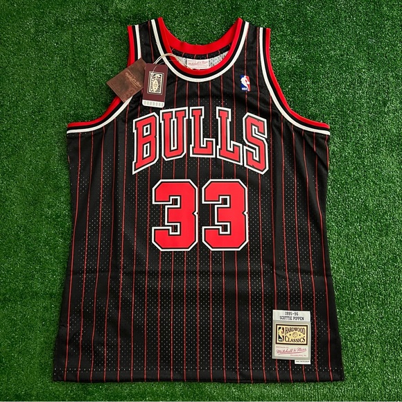 Scottie Pippen Chicago Bulls 1995-1996 Mitchell & Ness Black NBA Swingman Jersey - Picture 1 of 9